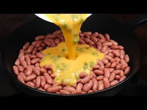 볶음 팬에 만드는 콩과 계란 요리