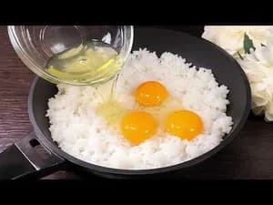팬에 볶은 밥과 계란