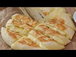 화덕에 구운 듯한 감자치즈빵
