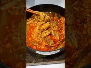 쌈장으로 깊은 맛을 낸 닭고기 대파 라면